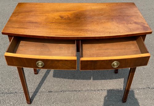 GEORGIAN BOWFRONT MAHOGANY SIDE TABLE - ADDITIONAL PHOTO 4