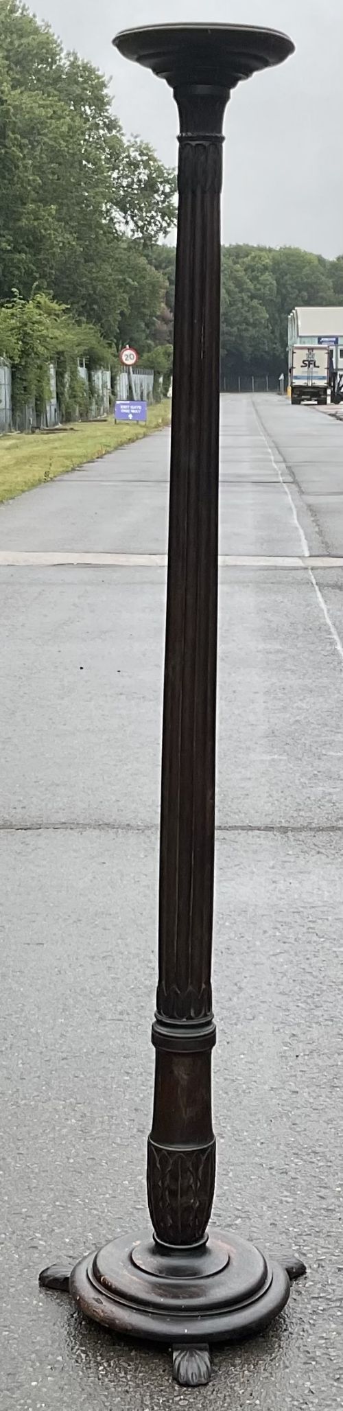 VICTORIAN MAHOGANY TALL COLUMN STAND