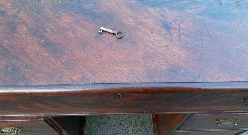 GEORGIAN SMALL MAHOGANY WRITING DESK - ADDITIONAL PHOTO 8