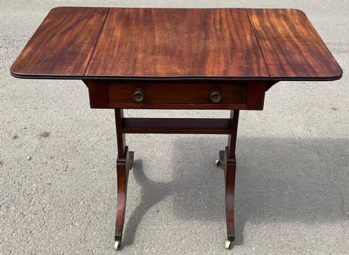 GEORGIAN SMALL MAHOGANY DROPLEAF SOFA TABLE - ADDITIONAL PHOTO 6