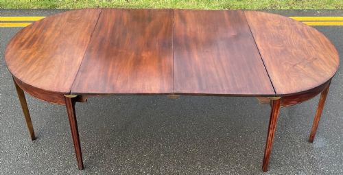 GEORGIAN MAHOGANY EXTENDING DINING TABLE TO SEAT TWELVE - ADDITIONAL PHOTO 3