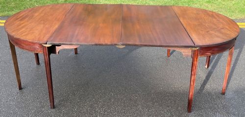 GEORGIAN MAHOGANY EXTENDING DINING TABLE TO SEAT TWELVE - ADDITIONAL PHOTO 4