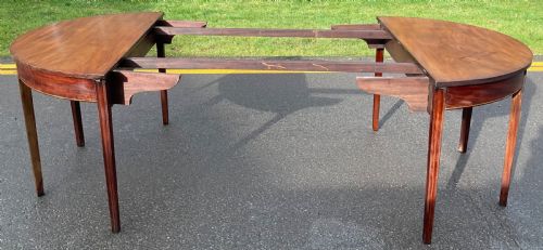 GEORGIAN MAHOGANY EXTENDING DINING TABLE TO SEAT TWELVE - ADDITIONAL PHOTO 6