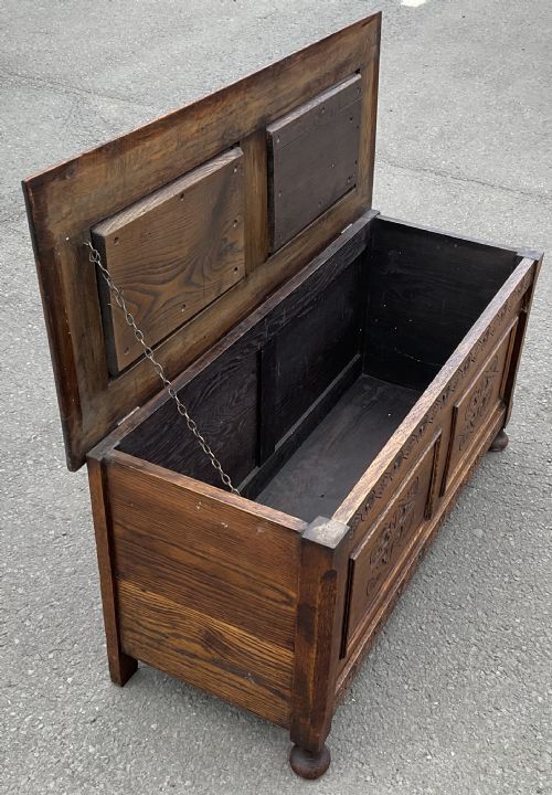 CARVED OAK PANELLED BLANKET CHEST - ADDITIONAL PHOTO 2
