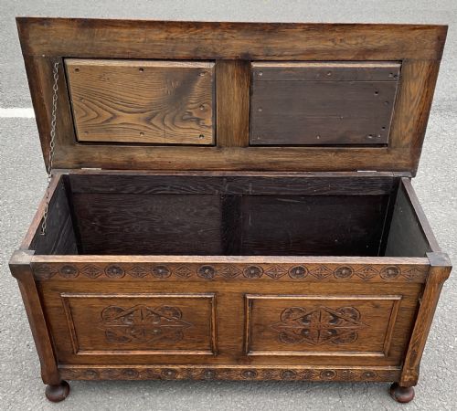 CARVED OAK PANELLED BLANKET CHEST - ADDITIONAL PHOTO 3