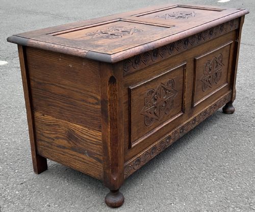 CARVED OAK PANELLED BLANKET CHEST - ADDITIONAL PHOTO 4