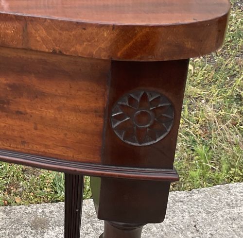 GEORGIAN STYLE MAHOGANY SERPENTINE FRONT CONSOLE TABLE - ADDITIONAL PHOTO 1