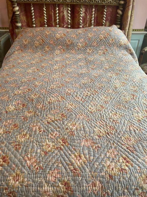Antique Welsh Blue Floral Broadcloth Quilt 205cm X 214cm