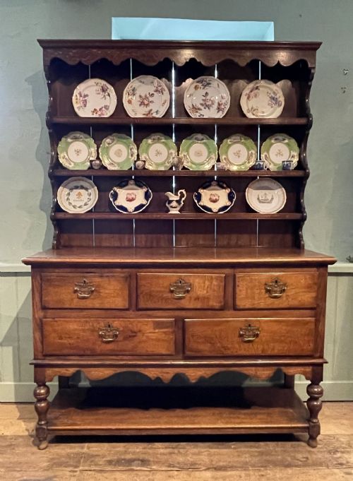fig 1. Georgian Oak Dresser with Plate Rack Back