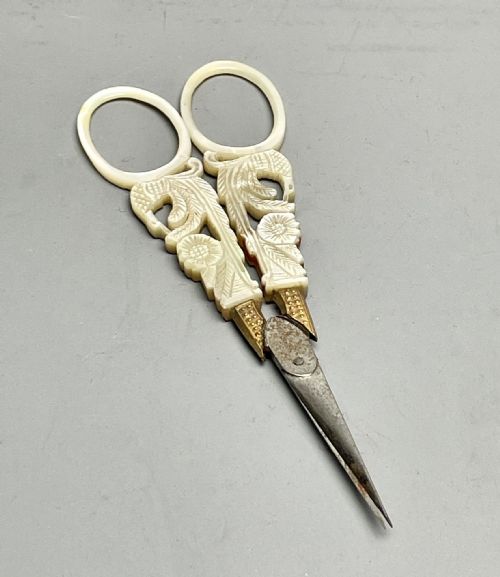 French Palais Royal Mother of Pearl Handled Needlework Scissors