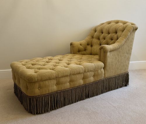 fig 1. Victorian Button Upholstered Chaise Longue Daybed of Country House Proportions