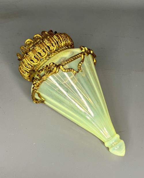 Victorian Green Vaseline Glass Lighshade
