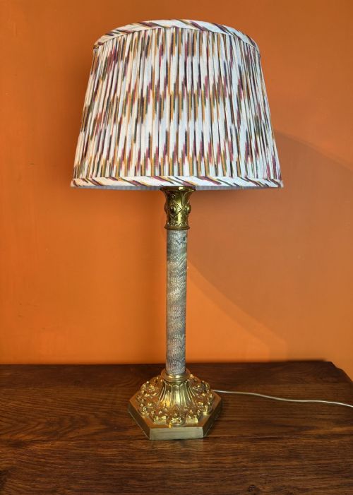 ANTIQUE GILT METAL MOUNTED COLUMN TABLE LAMP - ADDITIONAL PHOTO 5