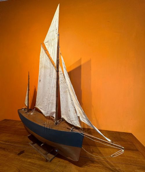 ANTIQUE LARGE SCALE ANTIQUE FULLY RIGGED POND YACHT - ADDITIONAL PHOTO 2