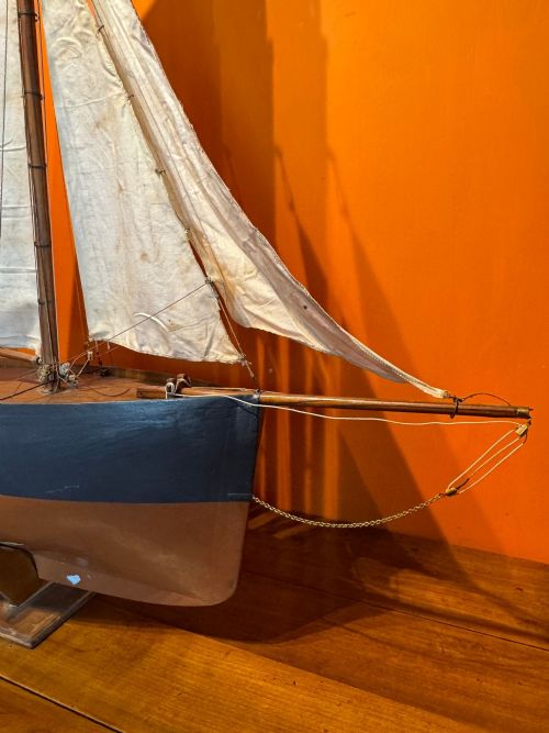 ANTIQUE LARGE SCALE ANTIQUE FULLY RIGGED POND YACHT - ADDITIONAL PHOTO 4
