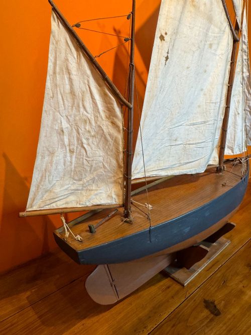 ANTIQUE LARGE SCALE ANTIQUE FULLY RIGGED POND YACHT - ADDITIONAL PHOTO 5