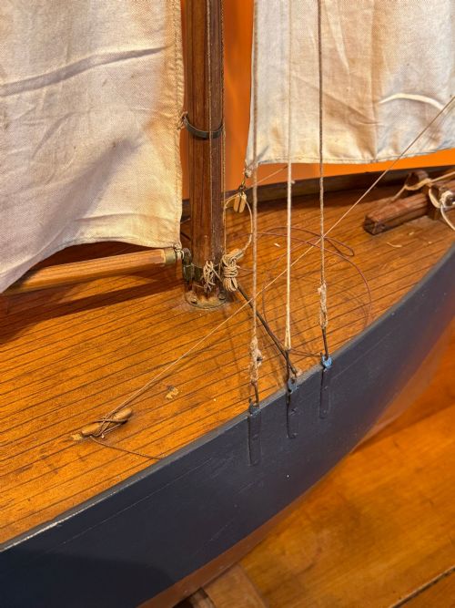 ANTIQUE LARGE SCALE ANTIQUE FULLY RIGGED POND YACHT - ADDITIONAL PHOTO 6