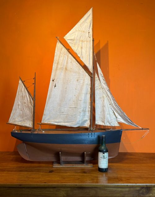 ANTIQUE LARGE SCALE ANTIQUE FULLY RIGGED POND YACHT - ADDITIONAL PHOTO 7