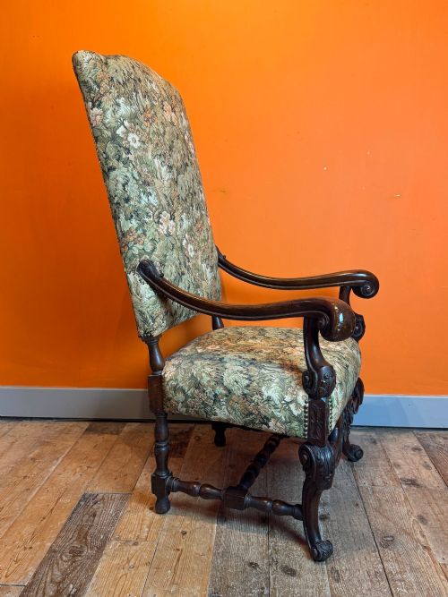 19TH CENTURY FRENCH TAPESTRY UPHOLSTERED WALNUT ARMCHAIR IN LOUIS XIII STYLE - ADDITIONAL PHOTO 3