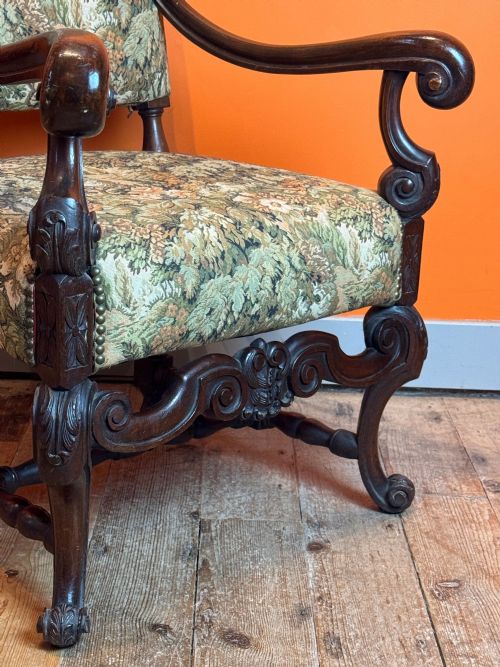19TH CENTURY FRENCH TAPESTRY UPHOLSTERED WALNUT ARMCHAIR IN LOUIS XIII STYLE - ADDITIONAL PHOTO 4