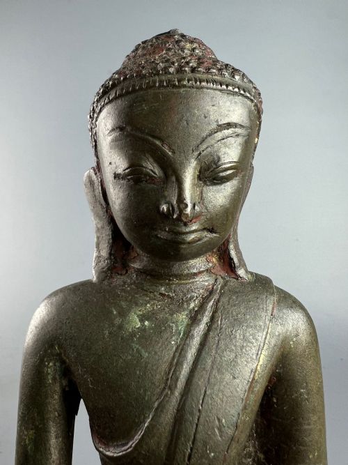 BURMESE OR THAI BRONZE BUDDHA IN BHUMISPARSHA MUDRA CIRCA 1800 - ADDITIONAL PHOTO 2