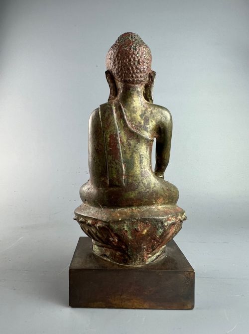 BURMESE OR THAI BRONZE BUDDHA IN BHUMISPARSHA MUDRA CIRCA 1800 - ADDITIONAL PHOTO 3