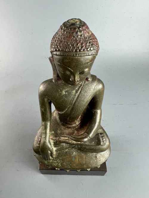 BURMESE OR THAI BRONZE BUDDHA IN BHUMISPARSHA MUDRA CIRCA 1800 - ADDITIONAL PHOTO 5