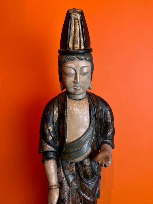 LARGE 19TH CENTURY CHINESE POLYCHROME PAINTED CARVED WOOD FIGURE OF GUANYIN - ADDITIONAL PHOTO 2