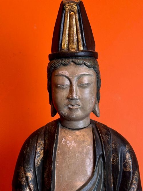 LARGE 19TH CENTURY CHINESE POLYCHROME PAINTED CARVED WOOD FIGURE OF GUANYIN - ADDITIONAL PHOTO 3