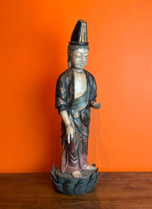 LARGE 19TH CENTURY CHINESE POLYCHROME PAINTED CARVED WOOD FIGURE OF GUANYIN - ADDITIONAL PHOTO 4