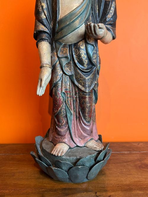LARGE 19TH CENTURY CHINESE POLYCHROME PAINTED CARVED WOOD FIGURE OF GUANYIN - ADDITIONAL PHOTO 8