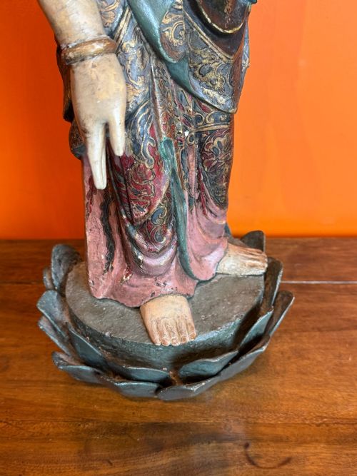 LARGE 19TH CENTURY CHINESE POLYCHROME PAINTED CARVED WOOD FIGURE OF GUANYIN - ADDITIONAL PHOTO 9