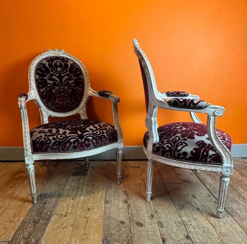 PAIR OF 19TH CENTURY FRENCH CARVED PAINTED FAUTEUILS IN LOUIS XVI TASTE - ADDITIONAL PHOTO 4