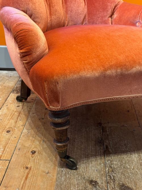 ANTIQUE BUTTON BACK OCCASIONAL CHAIR UPHOLSTERED IN ORANGE VELVET - ADDITIONAL PHOTO 3