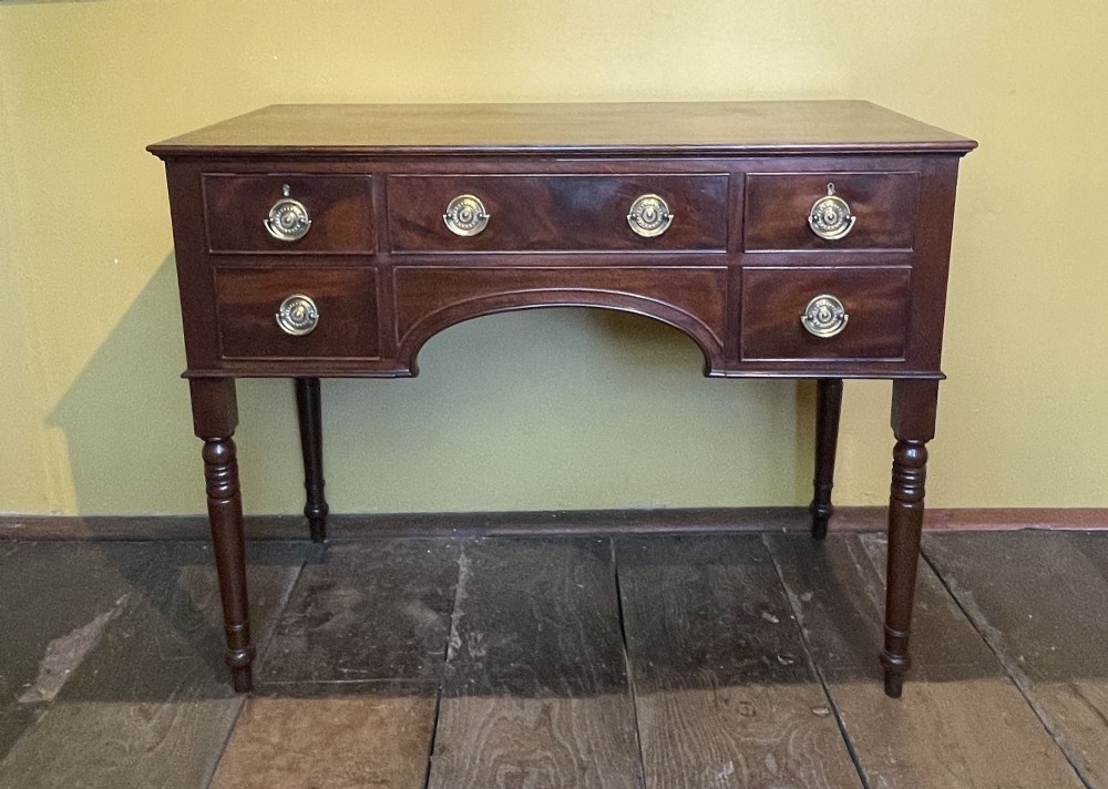 Georgian Mahogany Dressing Table