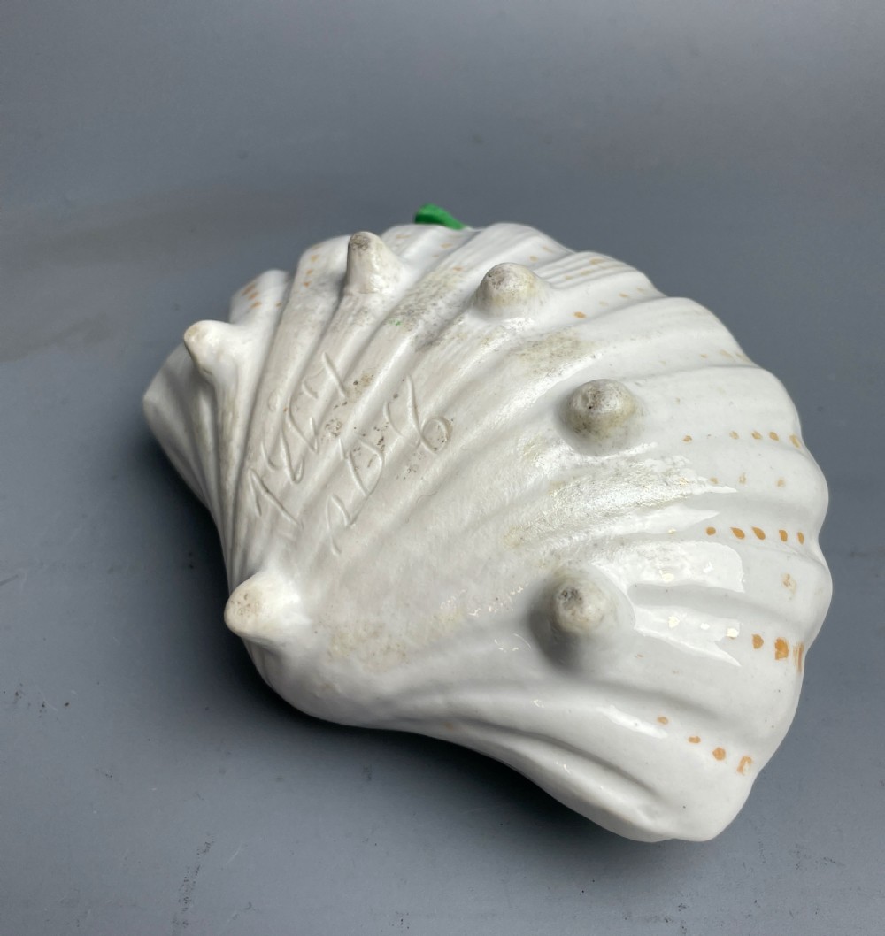 Continental novelty porcelain dish of two frogs fairing View IV