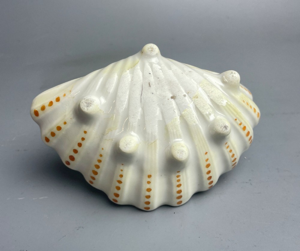 Continental novely porcelain frog dish fairing View IV