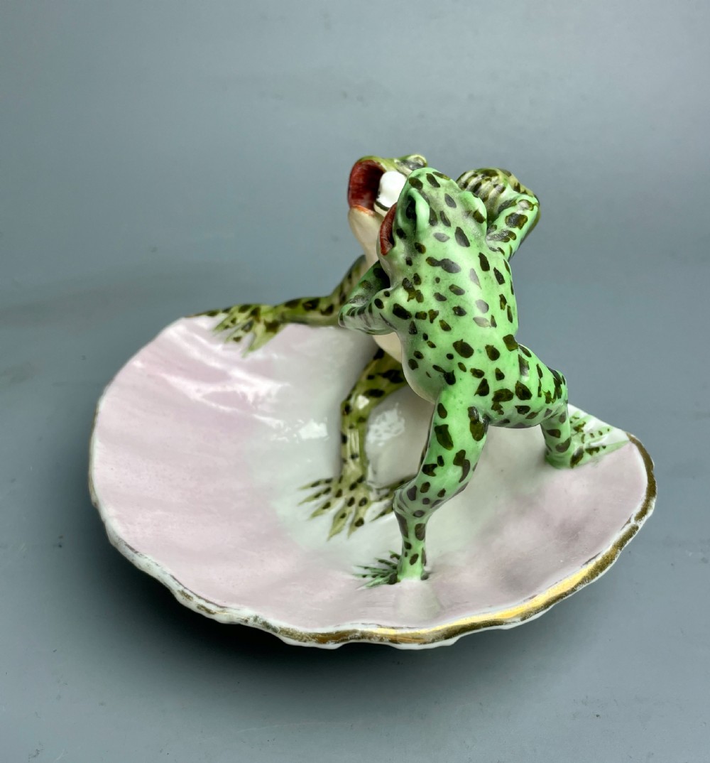 Continental Porcelain Novelty Dish of Two Frogs Fairing View III