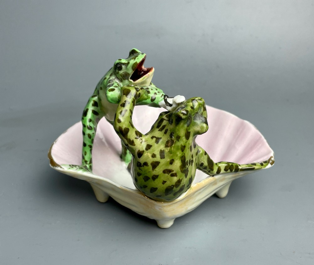 Continental Porcelain Novelty Dish of Two Frogs Fairing View IV