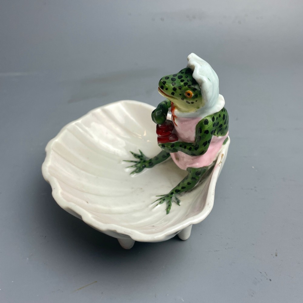 Continental novelty porcelain frog dish fairing View III