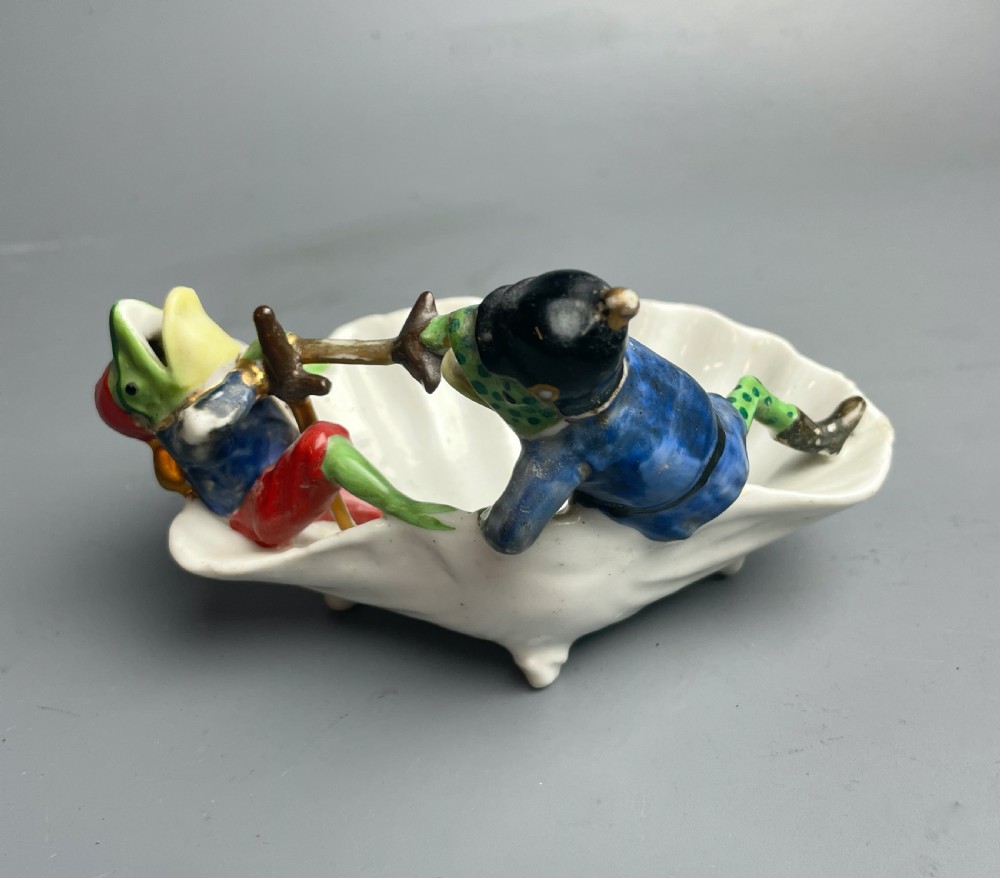Continental novelty porcelain dish of two frogs sword fighting fairing View IV