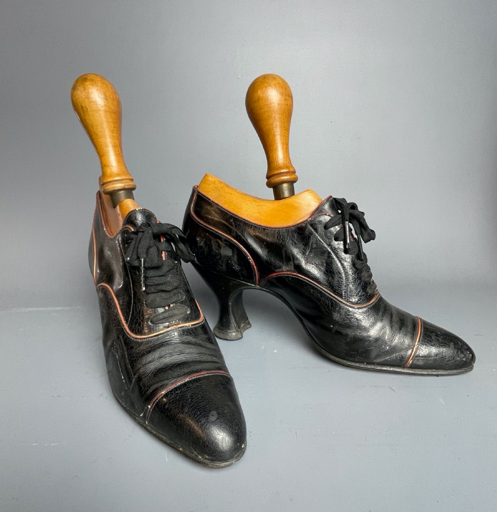 Victorian / Edwardian ladies black leather lace up shoes