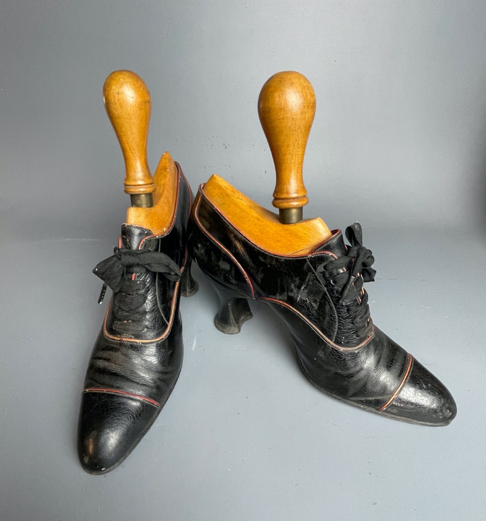 Victorian / Edwardian ladies black leather lace up shoes View V