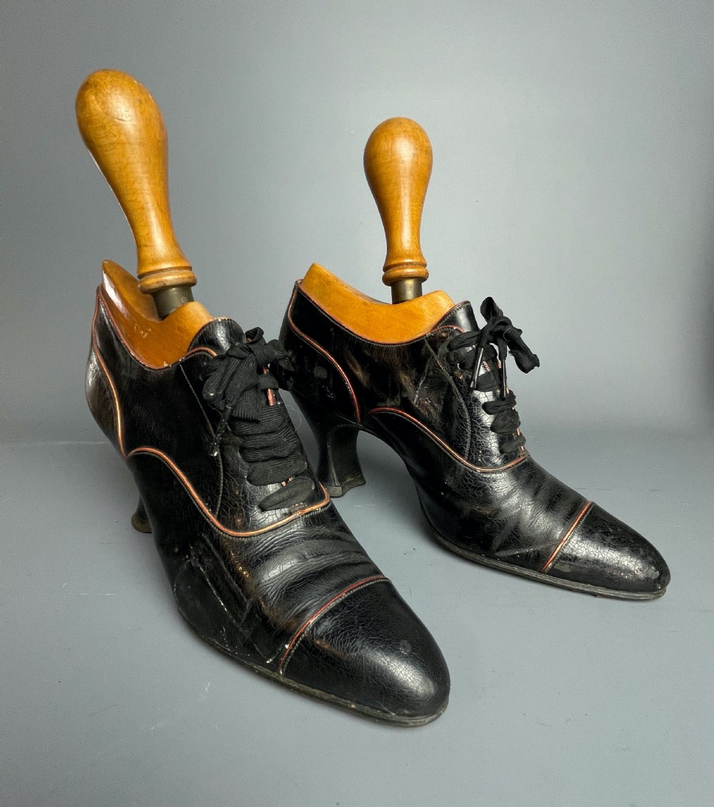 Victorian / Edwardian ladies black leather lace up shoes View VII