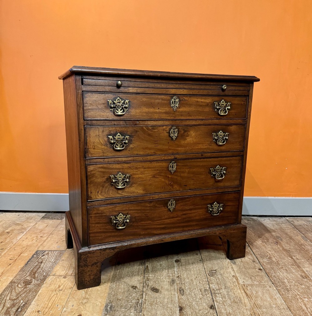 Small Georgian Mahogany Batchelor's Chest