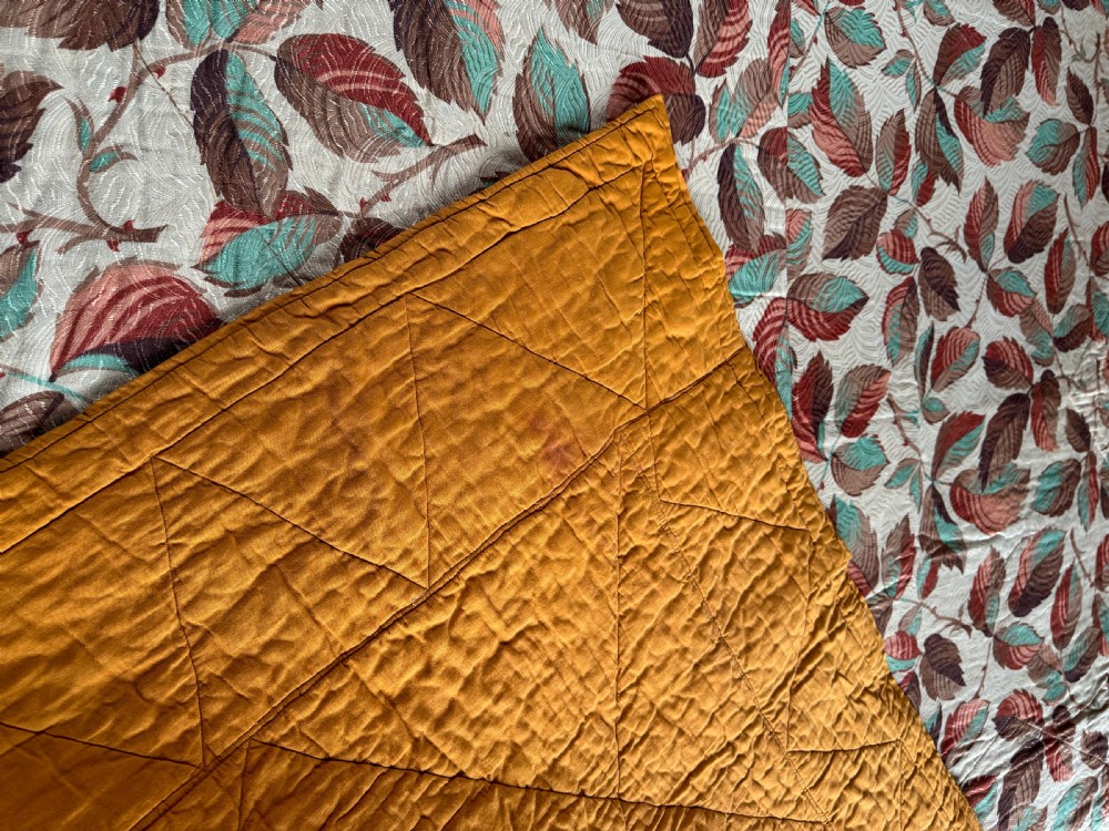 French leaf pattern double-sided quilt View III