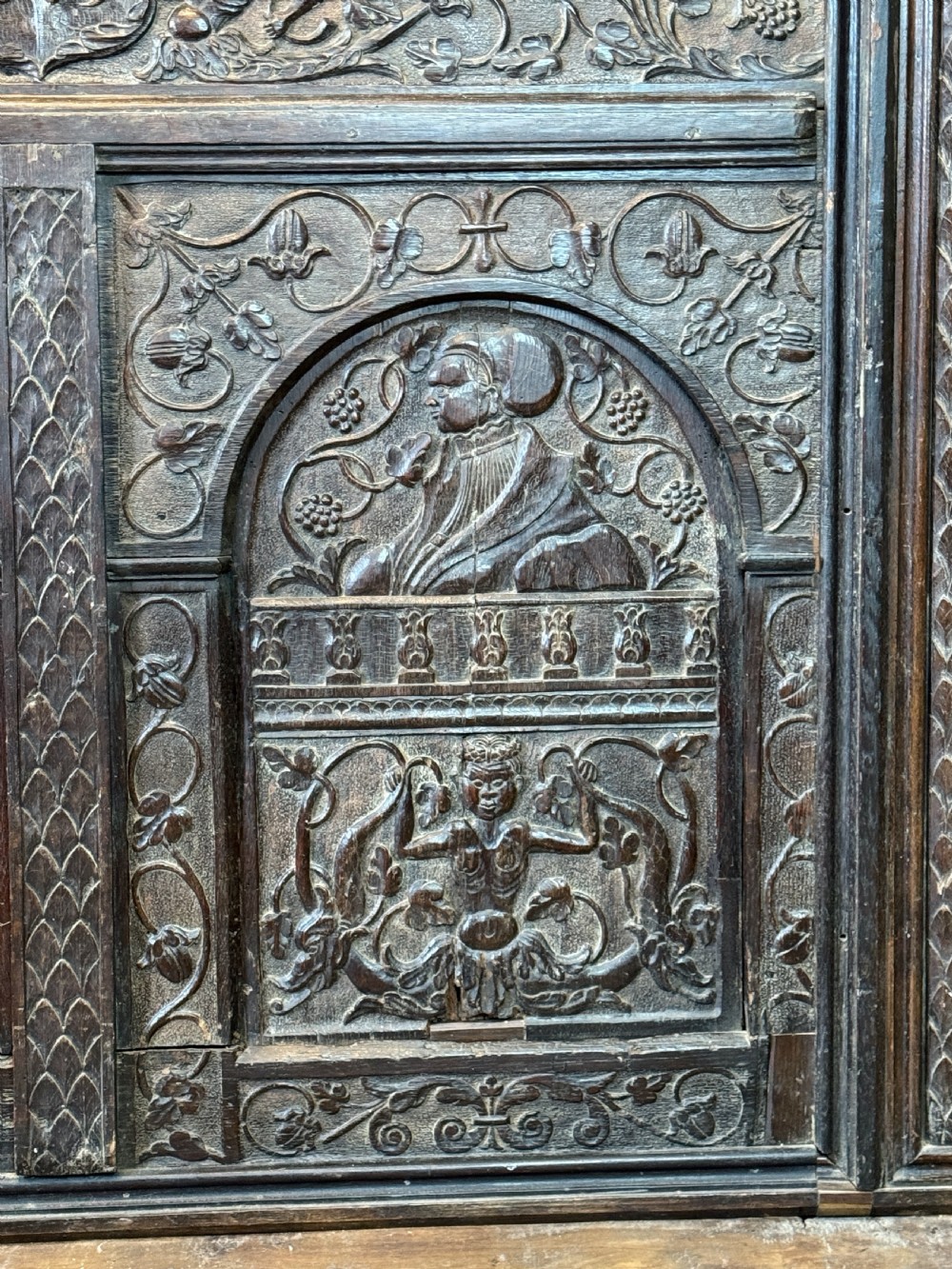 16th Century Romaine Carved Oak Portrait Panel dated 1563 View III