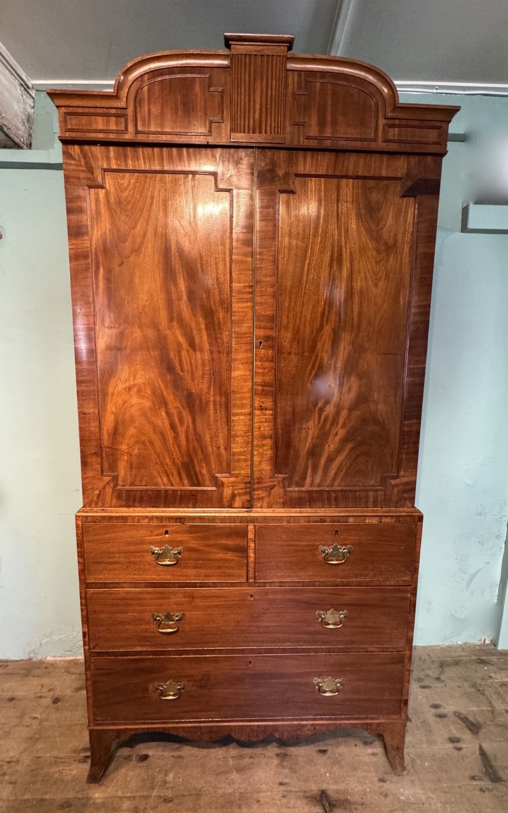 Georgian Mahogany Linen Press