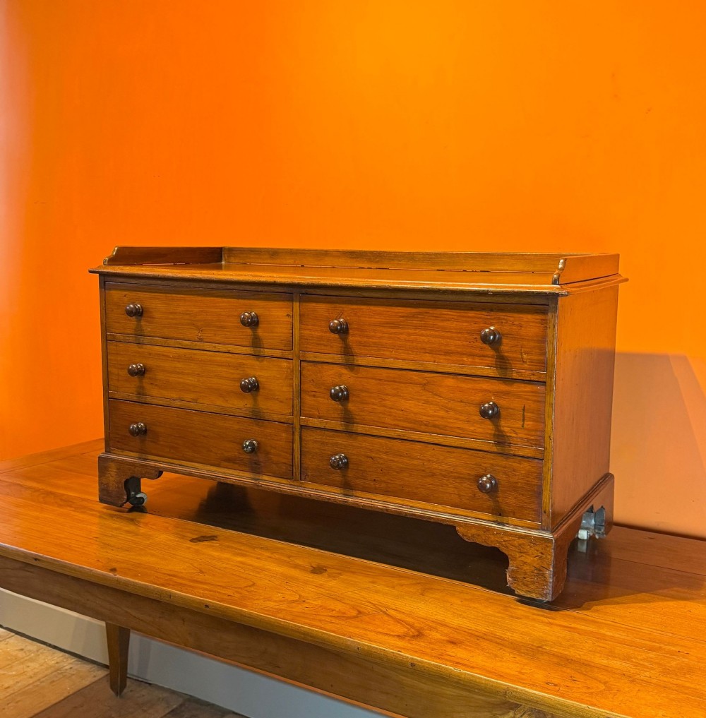 Early 19th Century Mahogany Tray Top Chest of Drawers of Small Proportions