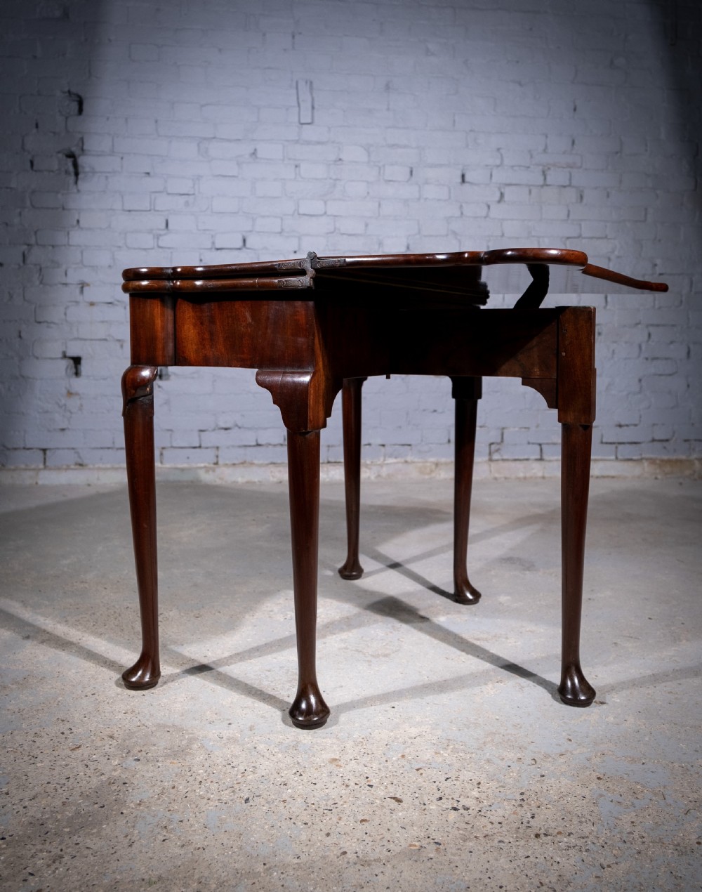 George II Mahogany Triple Top Games & Tea Table, c.1750. View XIII